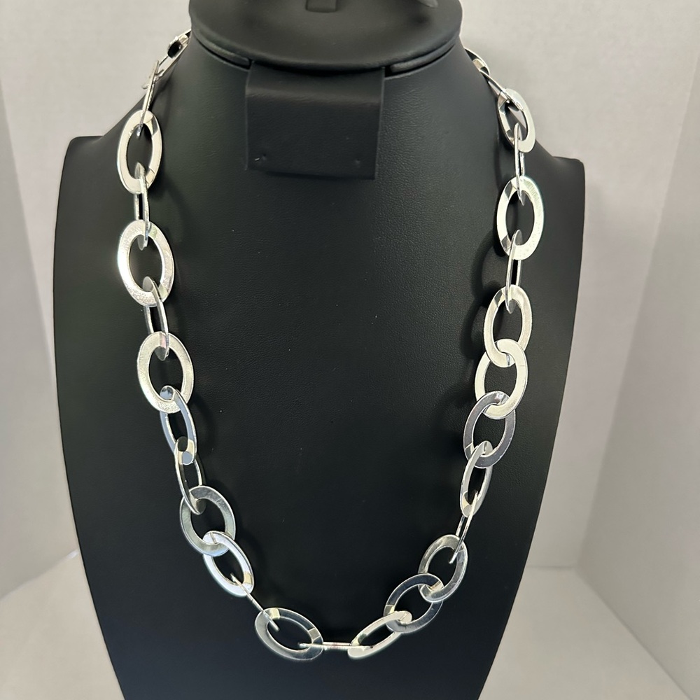 Liz Claiborne vintage silver tone circle link necklace